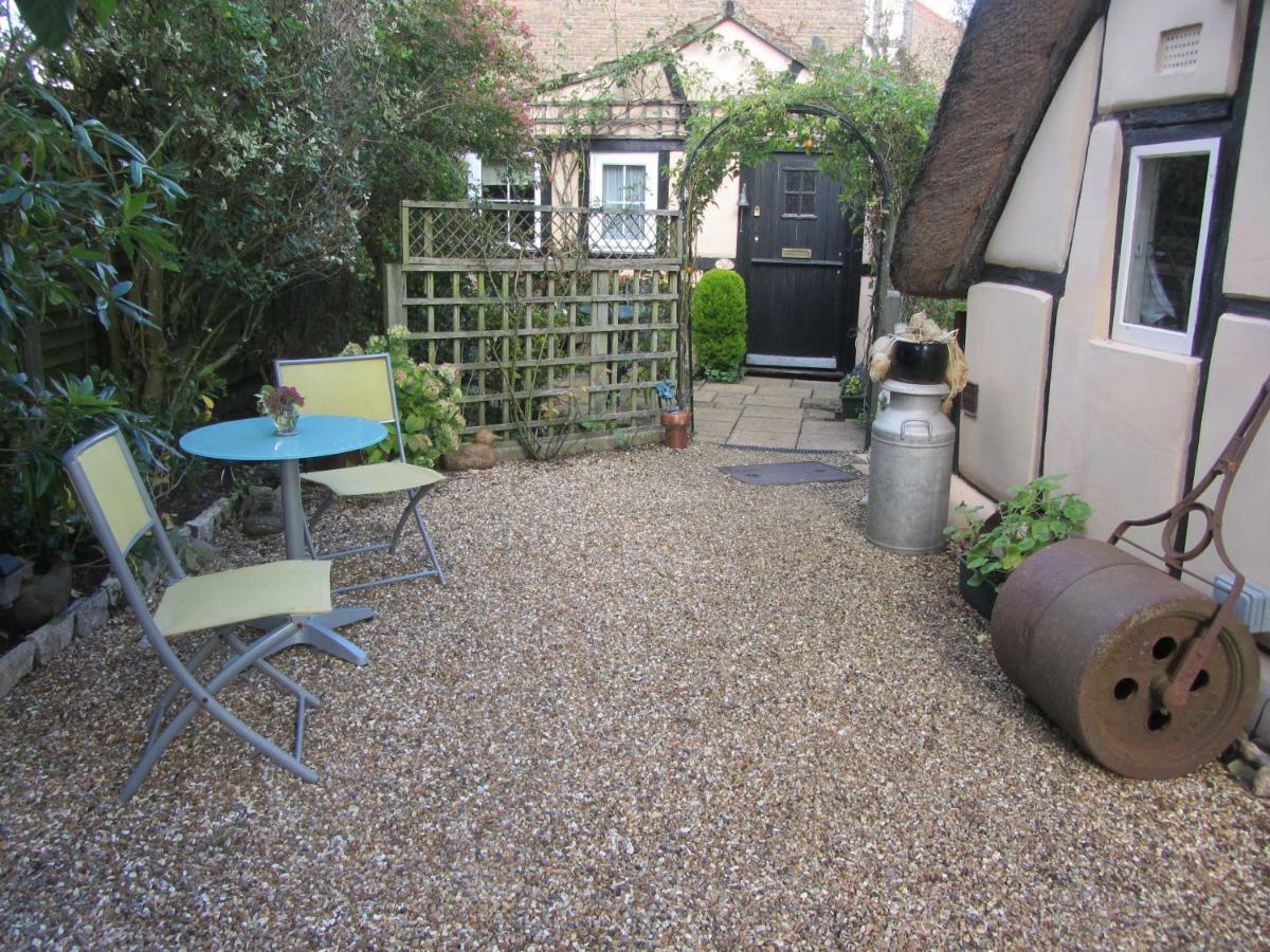 The Stable Villa Eastleigh Exterior photo