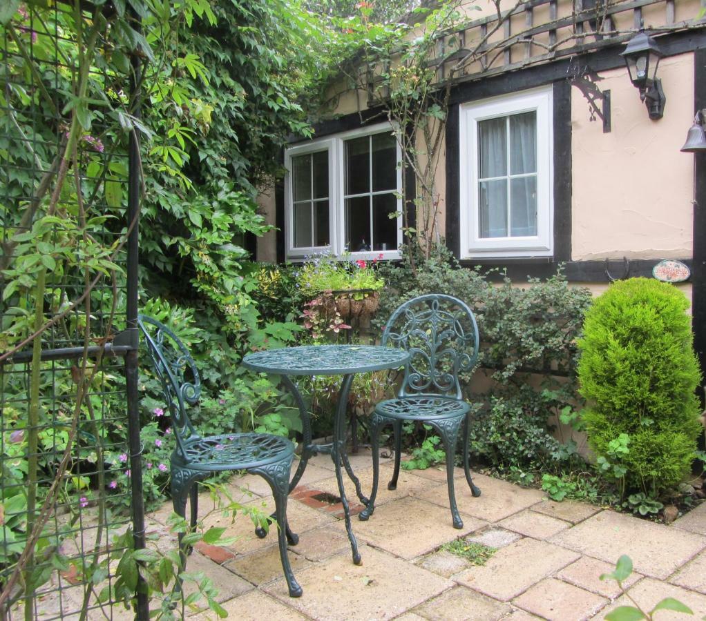 The Stable Villa Eastleigh Exterior photo