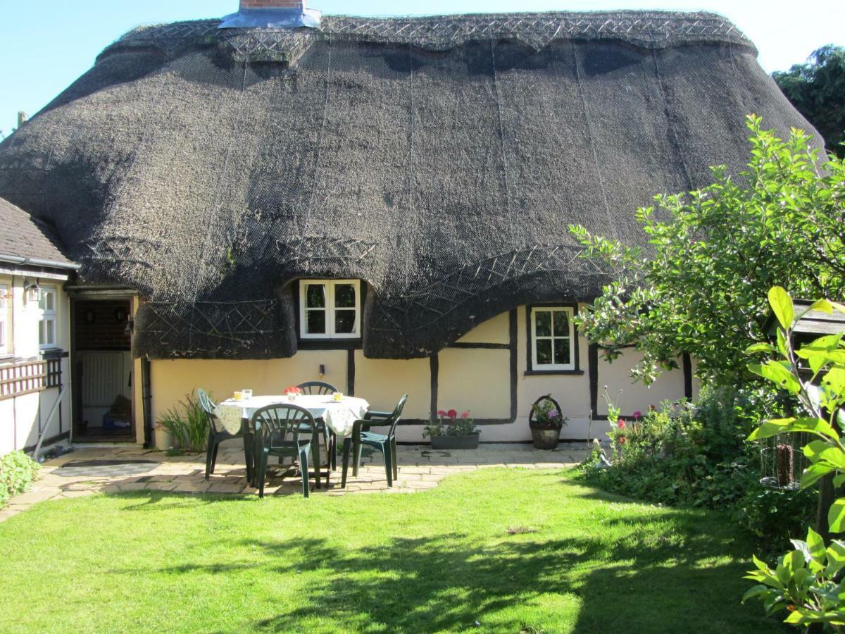 The Stable Villa Eastleigh Exterior photo